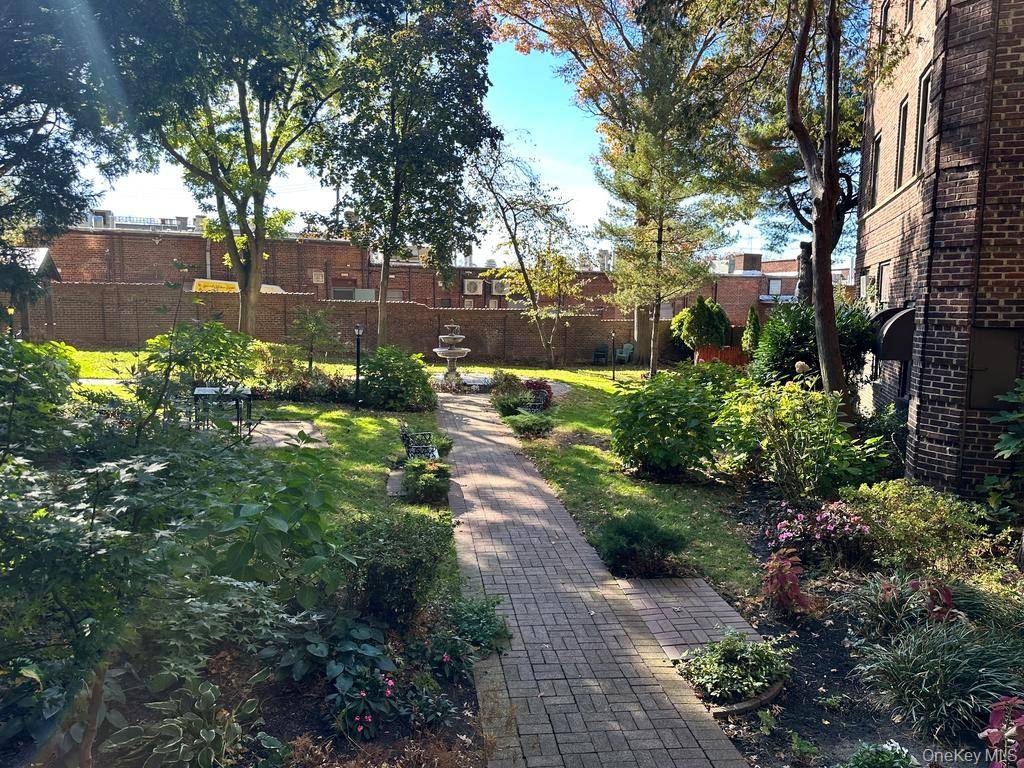 8 Barstow RD #6K, Great Neck, NY 11021