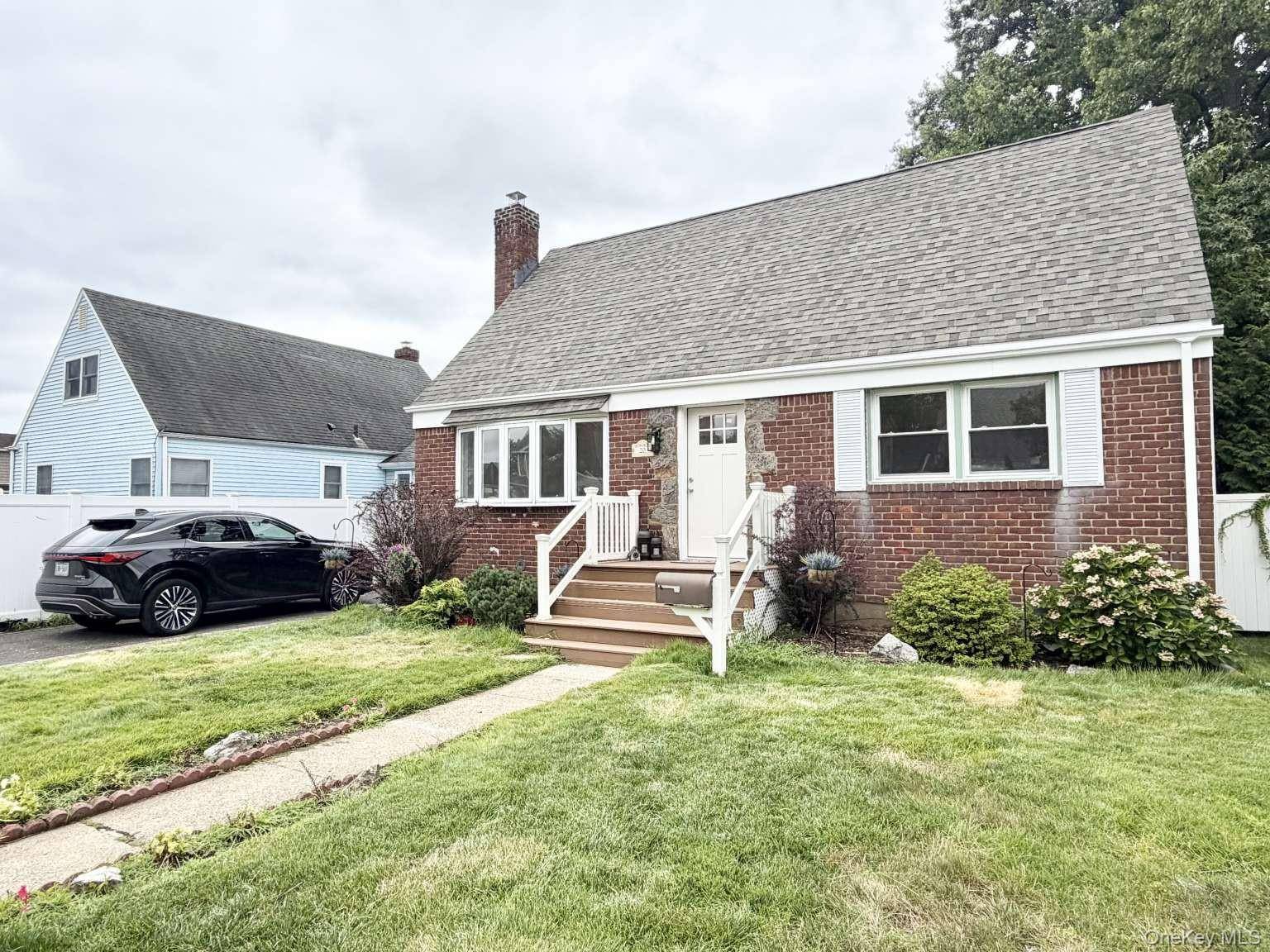 20 Iris AVE, Merrick, NY 11566