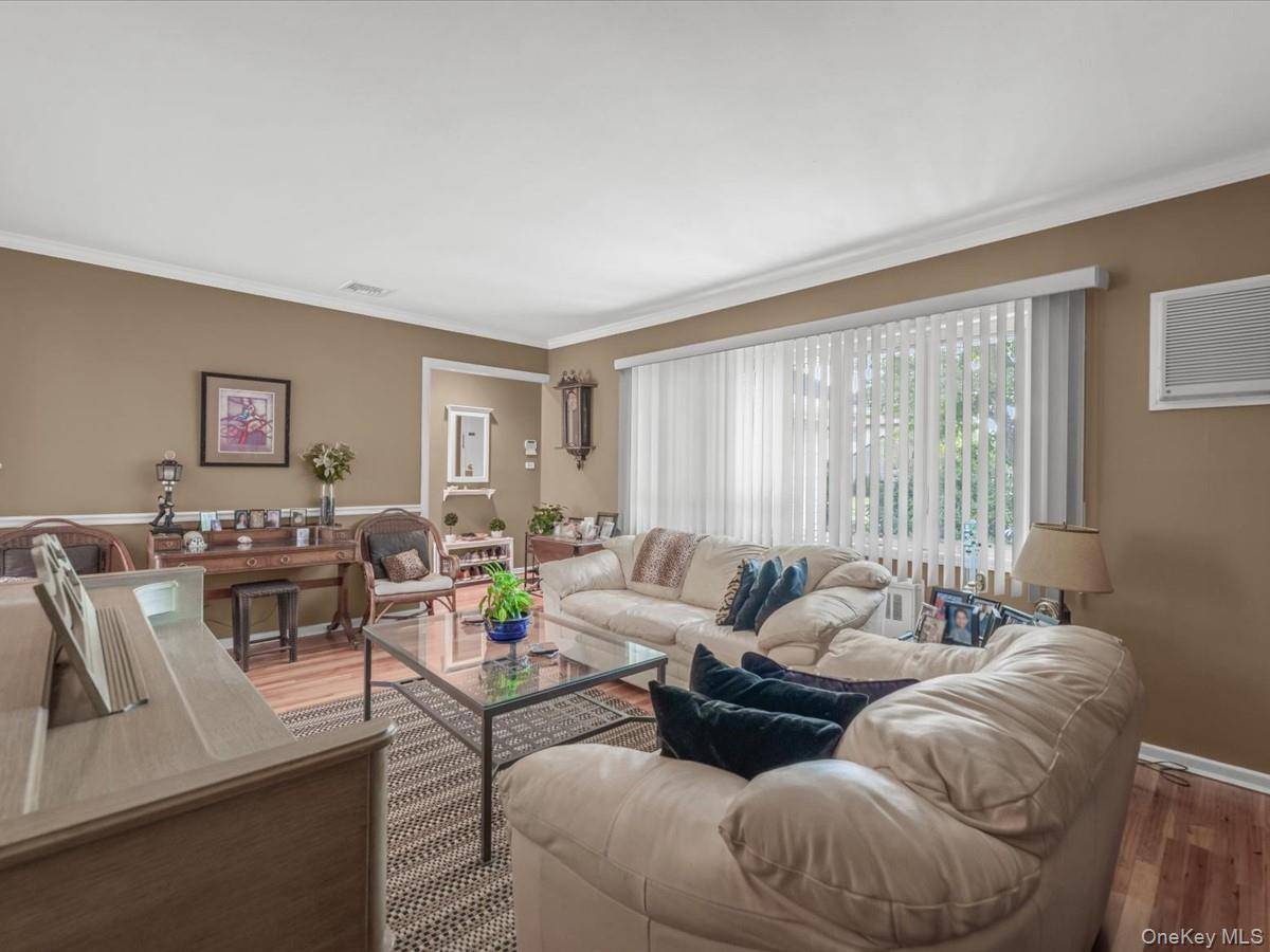 2643 Landman LN, North Bellmore, NY 11710