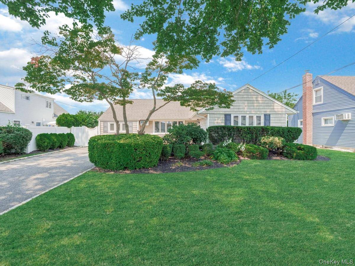 2643 Landman LN, North Bellmore, NY 11710