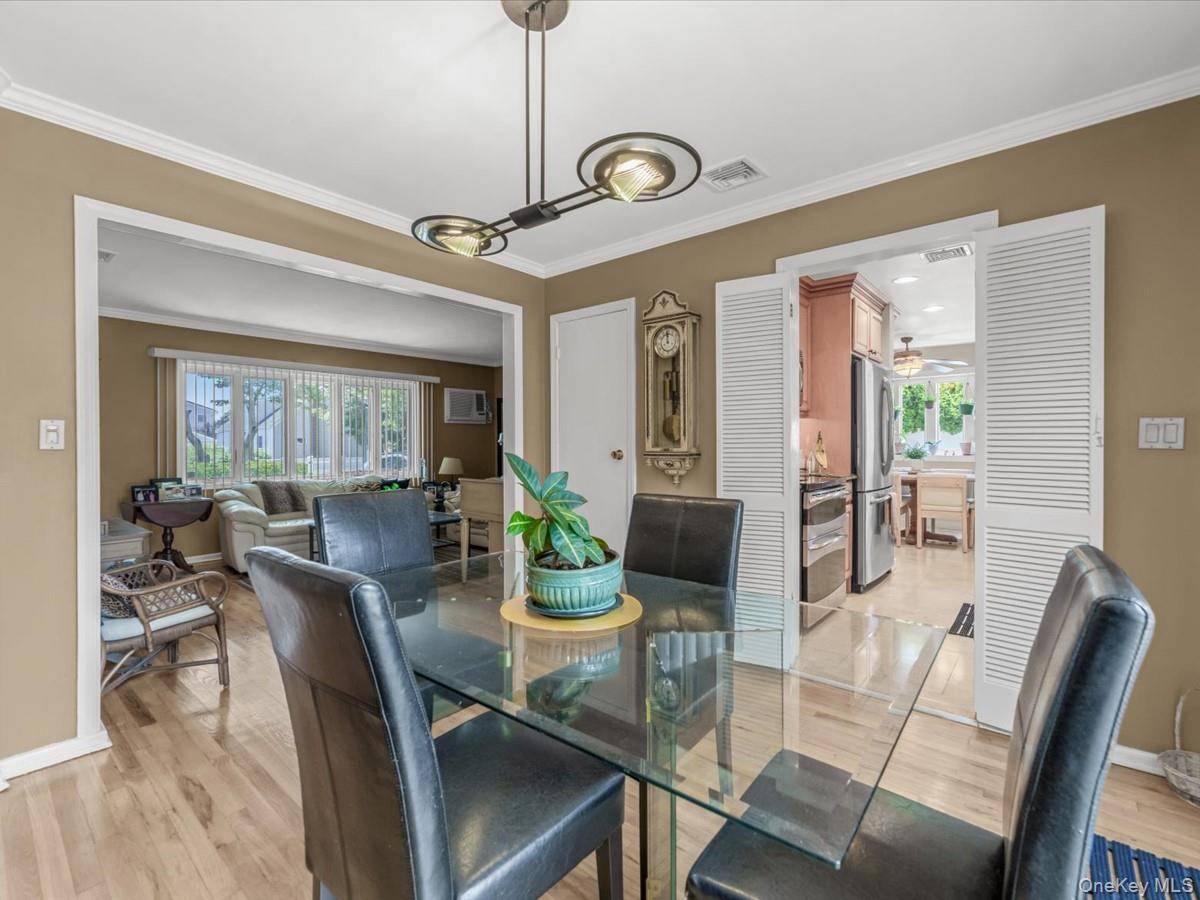 2643 Landman LN, North Bellmore, NY 11710