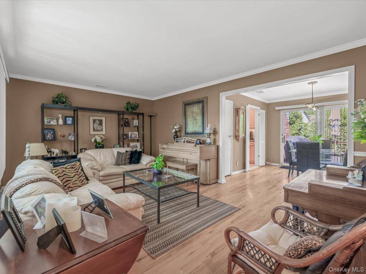 2643 Landman LN, North Bellmore, NY 11710