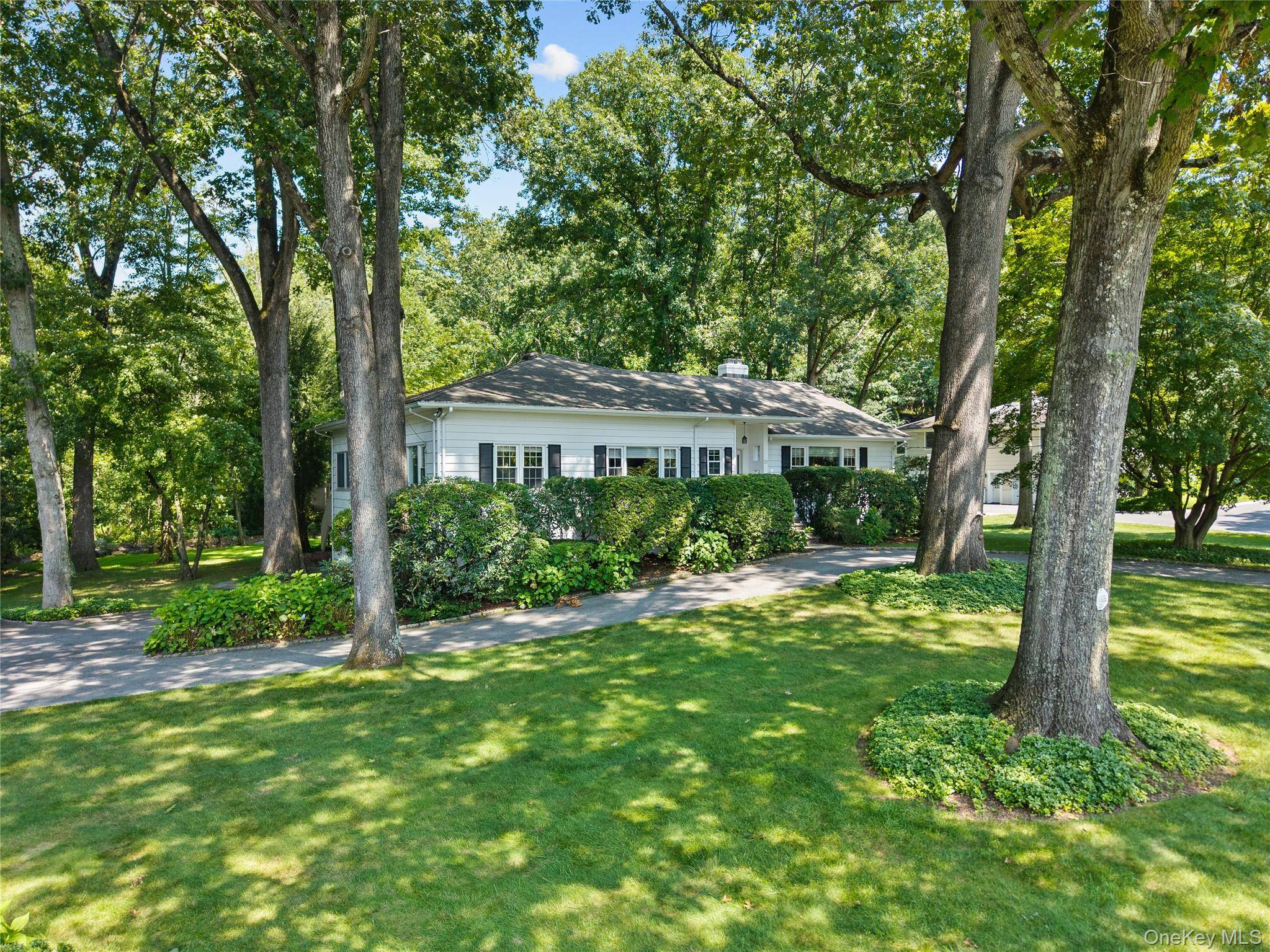 21 Iroquois TRL, Harrison, NY 10528