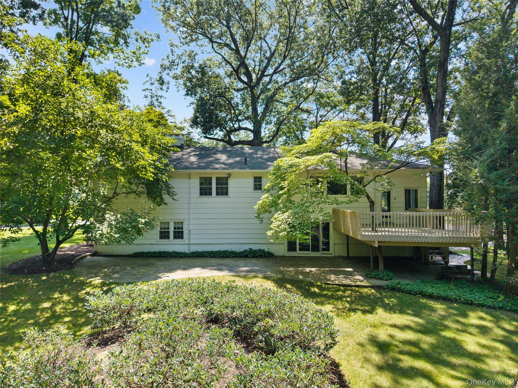 21 Iroquois TRL, Harrison, NY 10528