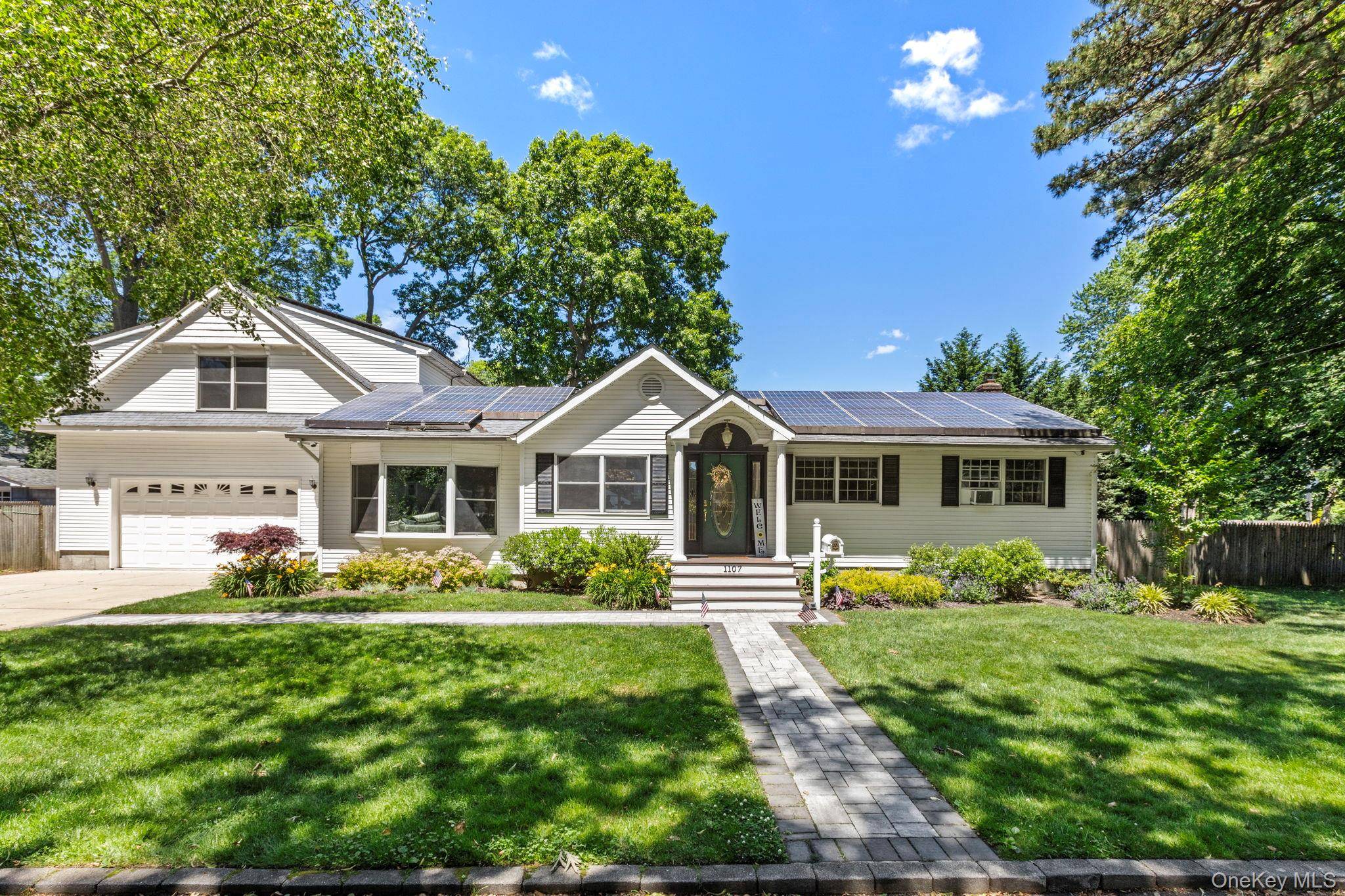 1107 Jefferson AVE, West Islip, NY 11795
