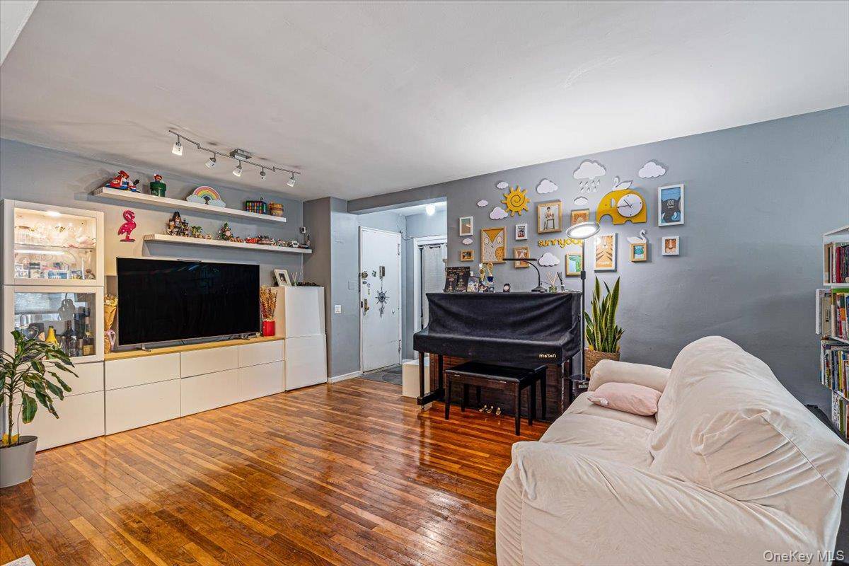 224-24 Union ST #4R, Bayside, NY 11364