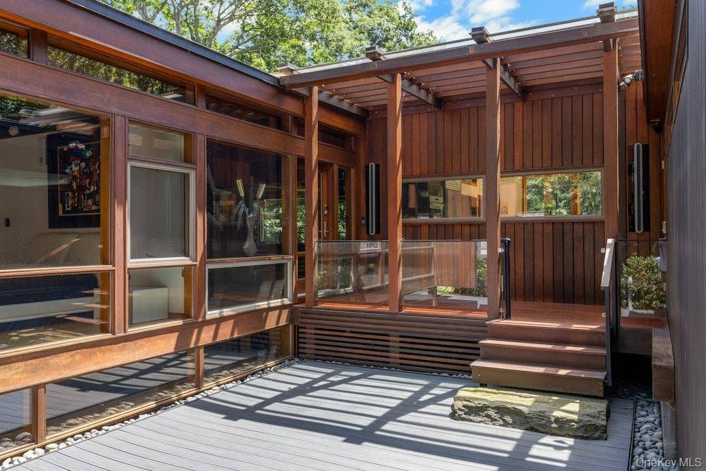 14 Cradle Rock RD, Pound Ridge, NY 10576