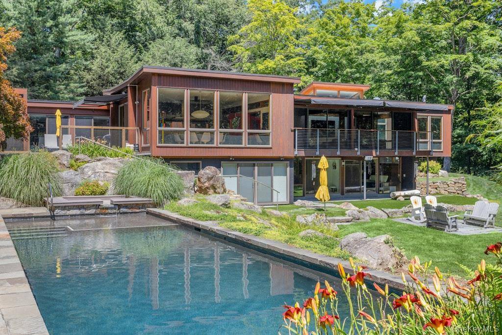 14 Cradle Rock RD, Pound Ridge, NY 10576