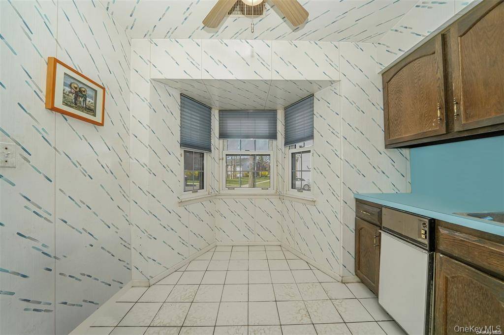 37 Santa Barbara, Plainview, NY 11803