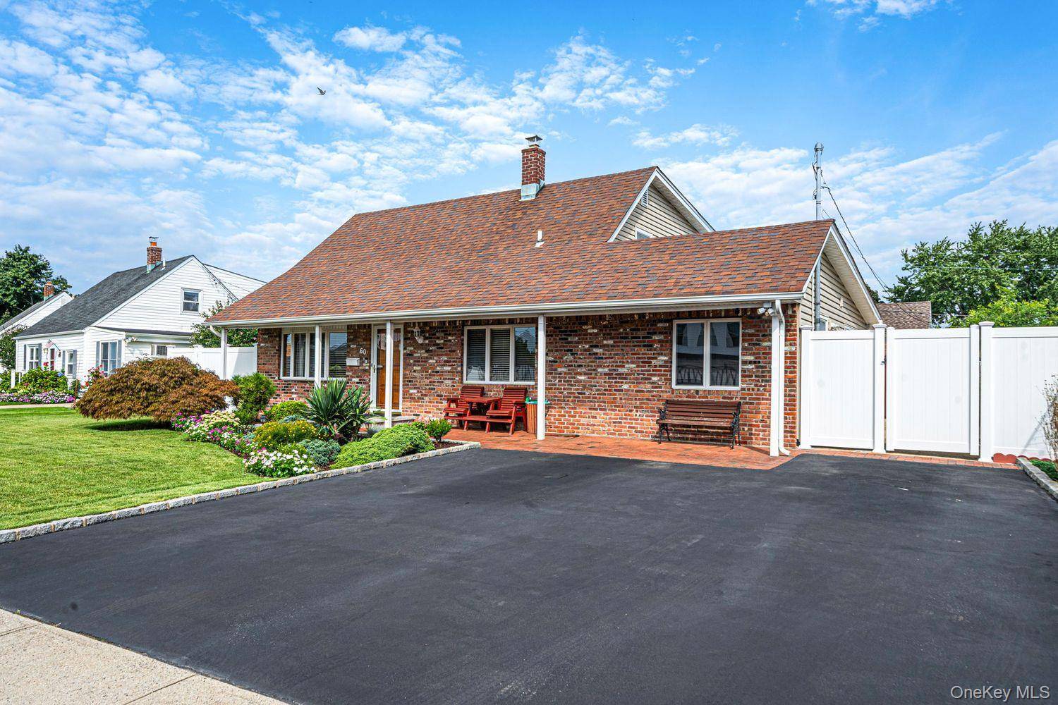 60 Academy LN, Levittown, NY 11756