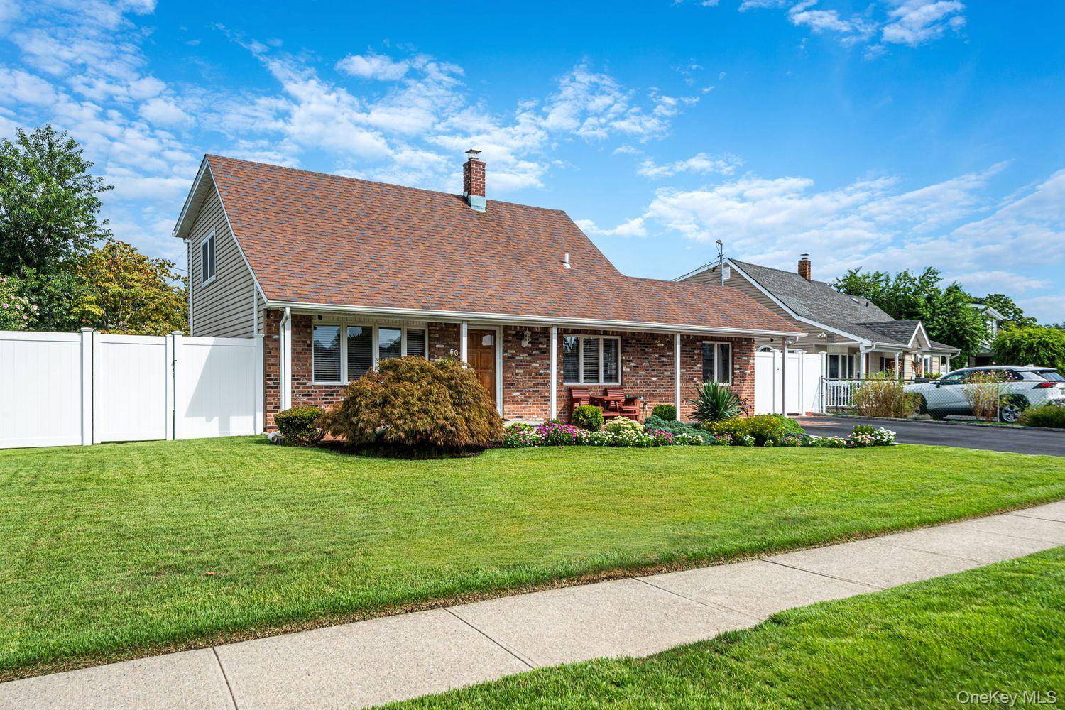 60 Academy LN, Levittown, NY 11756