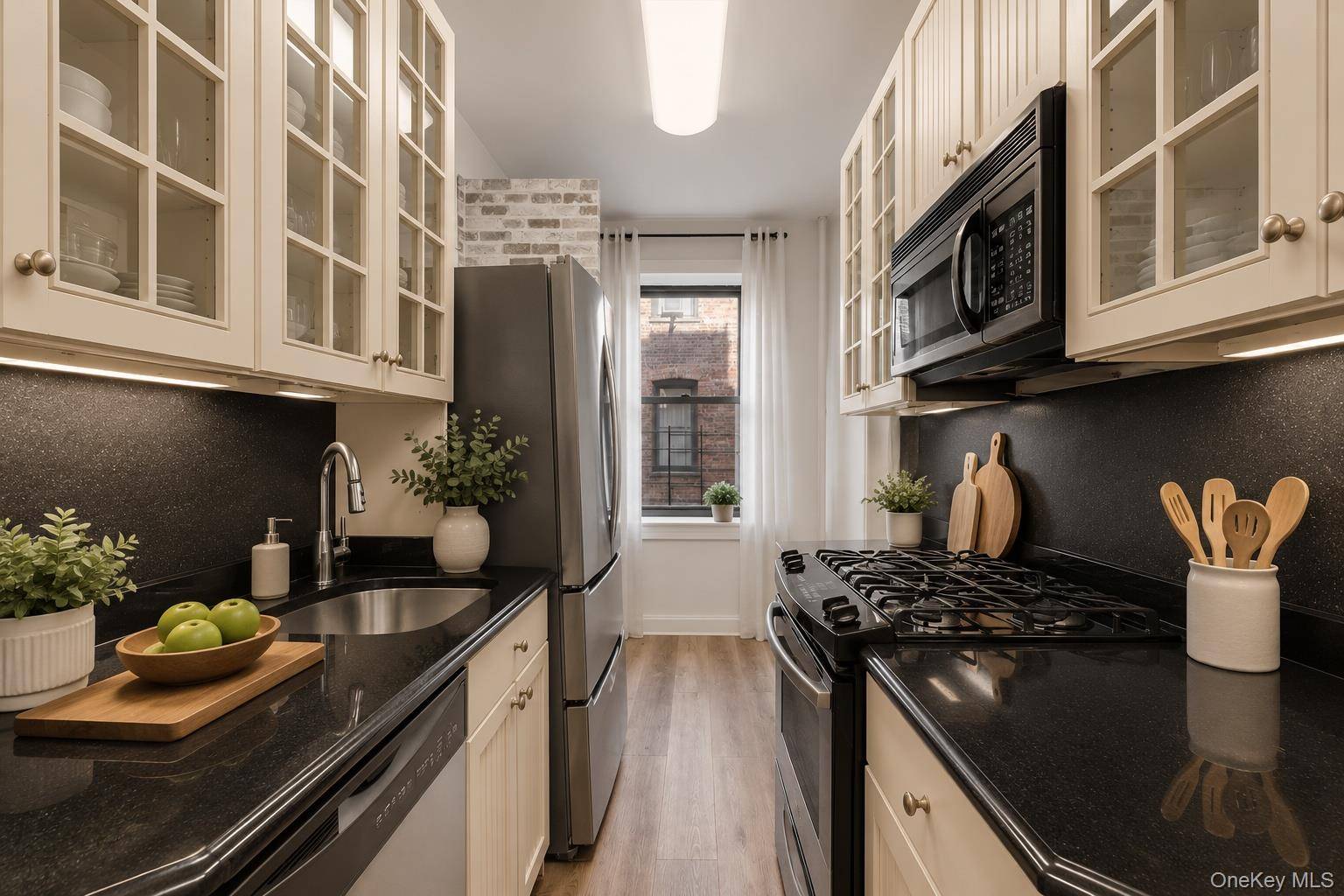 37-21 80 ST #3M, Jackson Heights, NY 11372