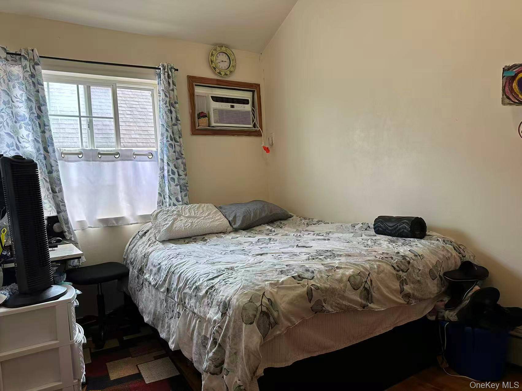 80-29 57th ST, Glendale, NY 11385