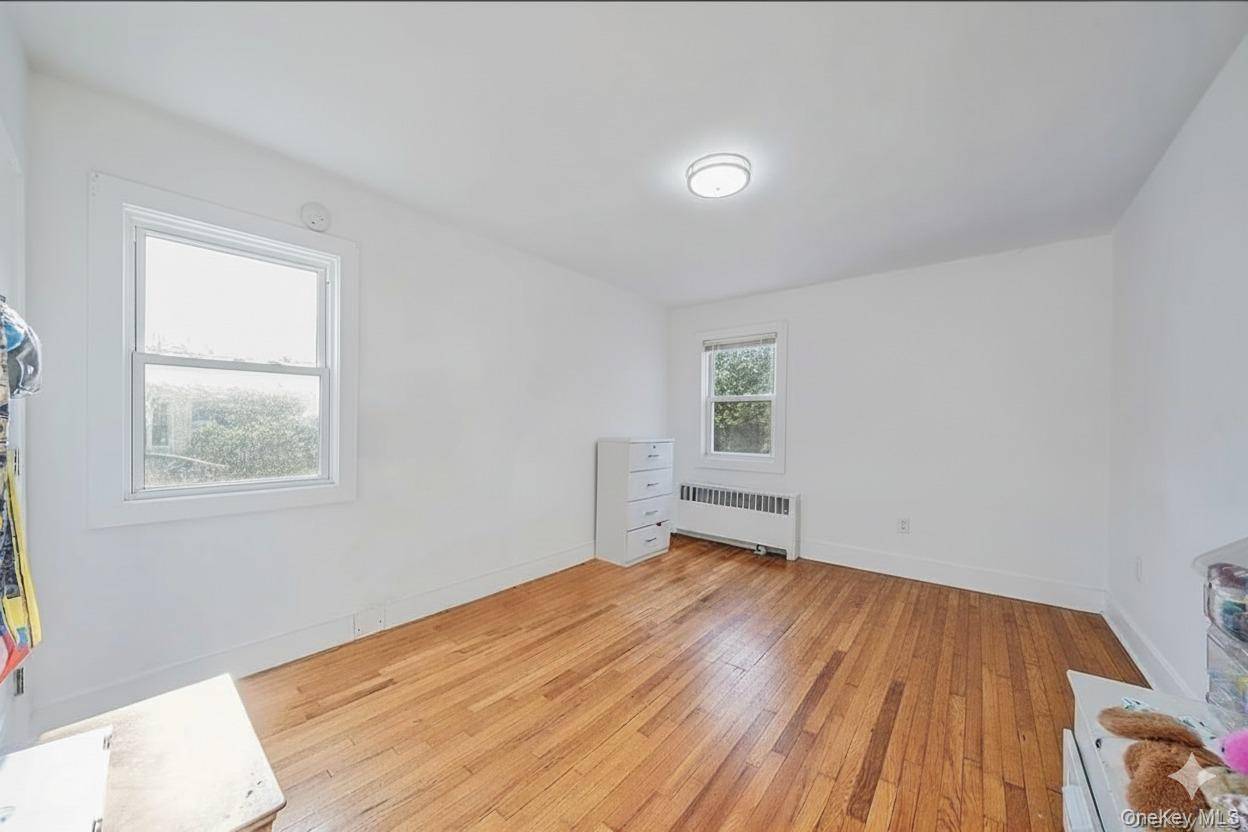 20202 109th AVE, Saint Albans, NY 11412
