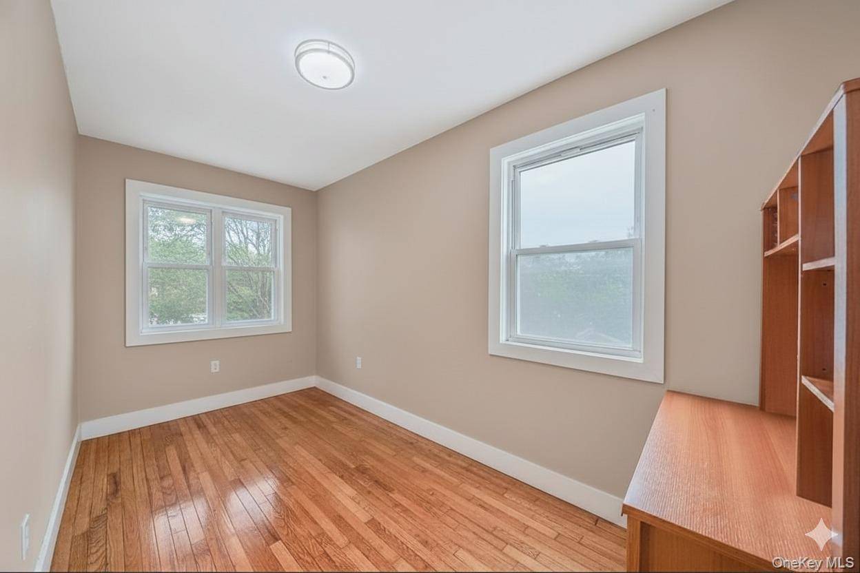 20202 109th AVE, Saint Albans, NY 11412