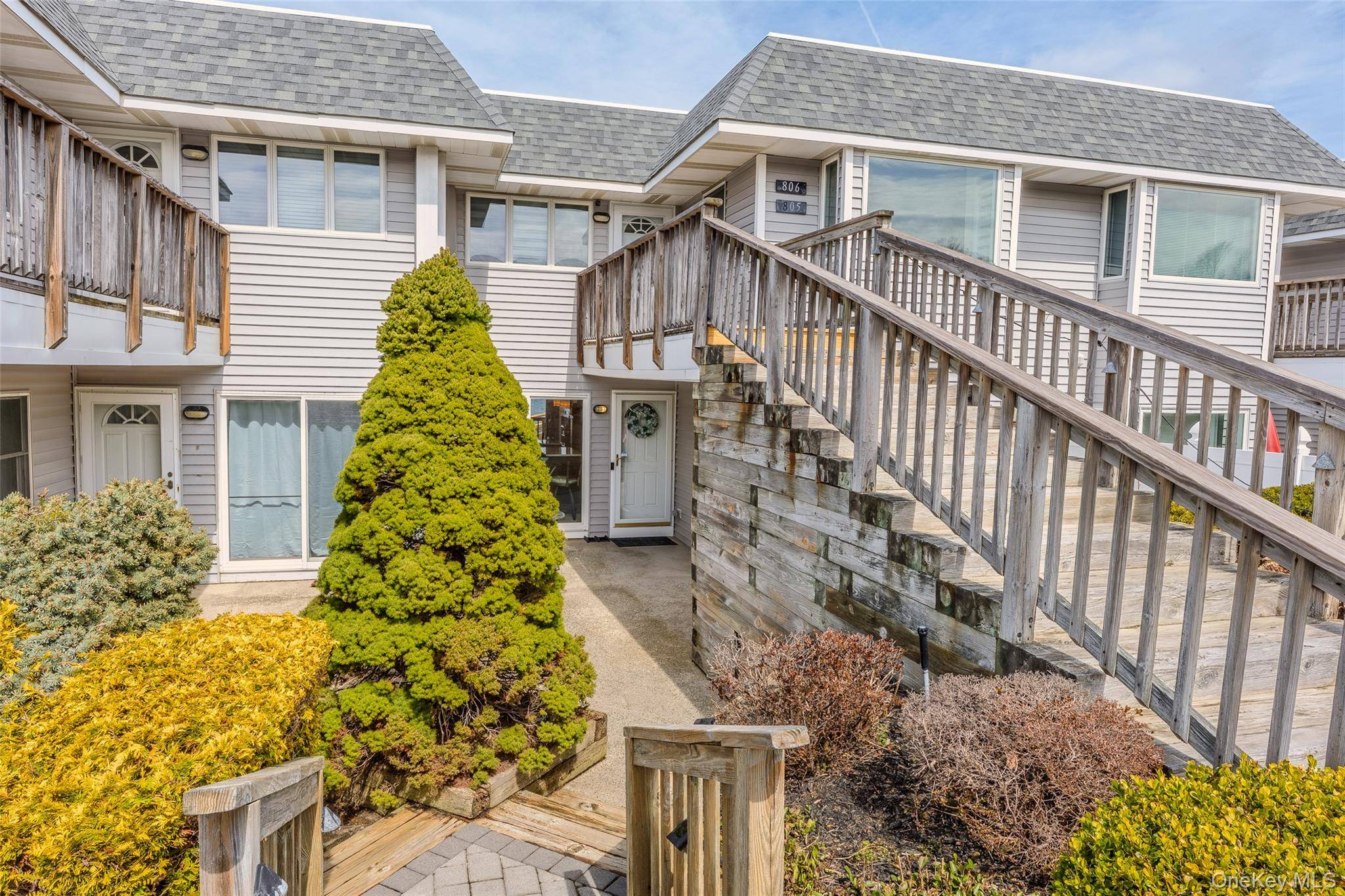 805 Bluffs DR #805, Baiting Hollow, NY 11933