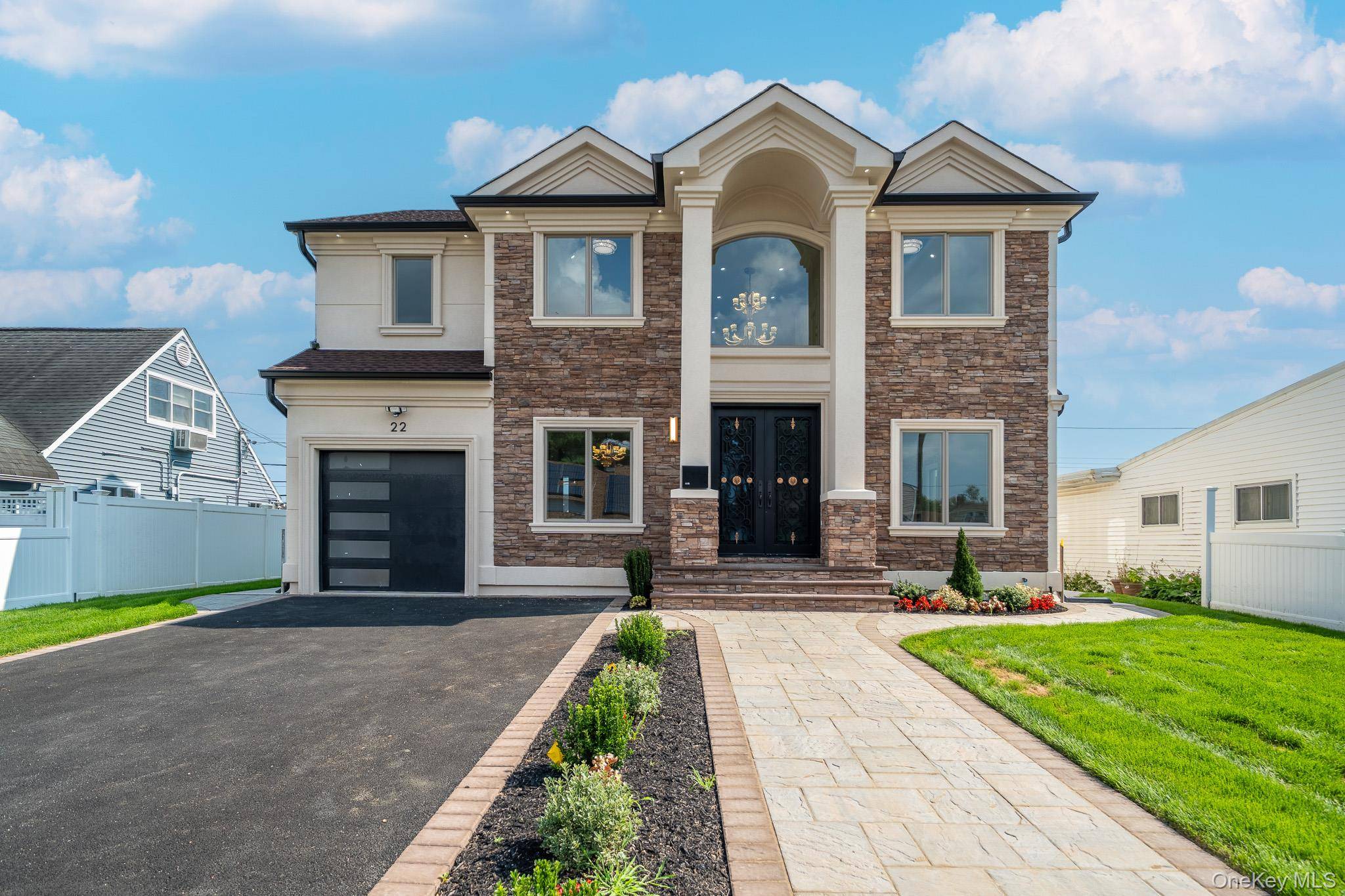 22 Sleepy LN, Hicksville, NY 11801
