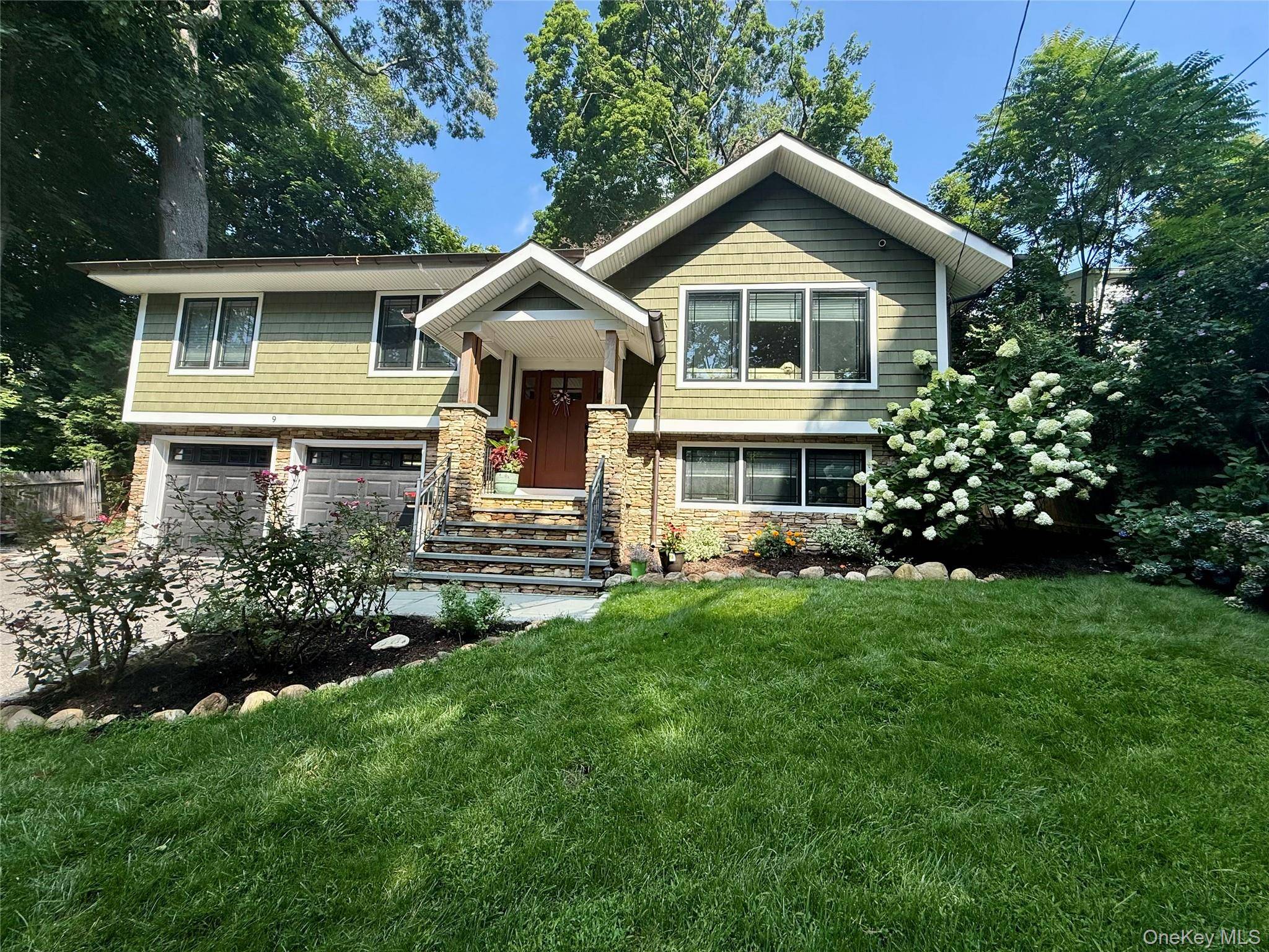 9 Winding WAY, Sea Cliff, NY 11579
