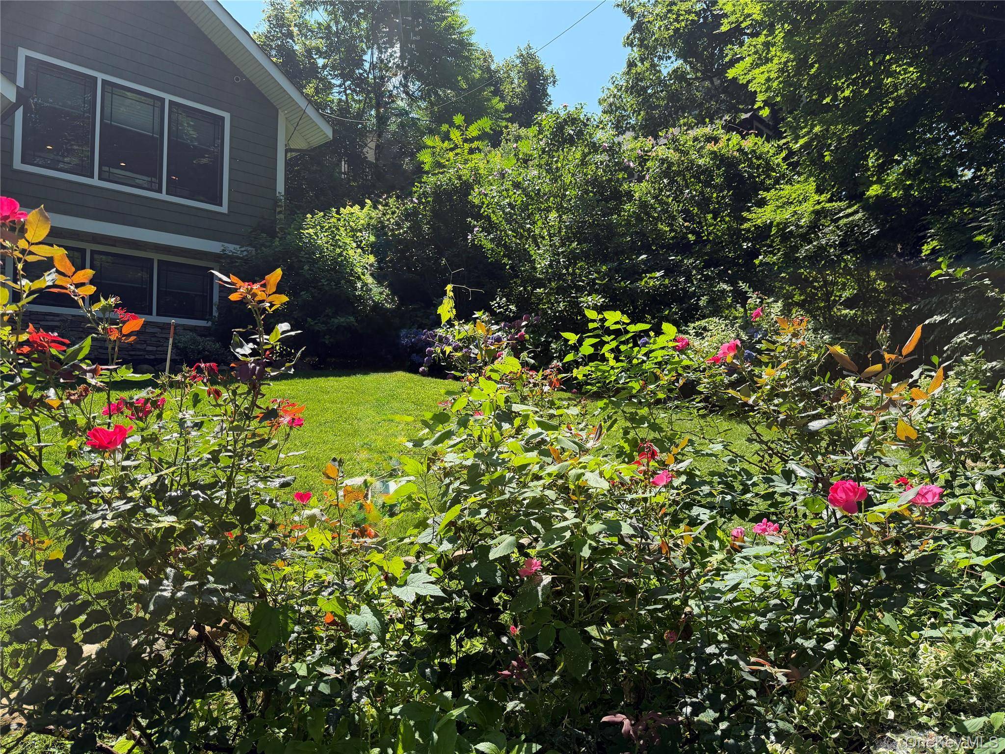 9 Winding WAY, Sea Cliff, NY 11579