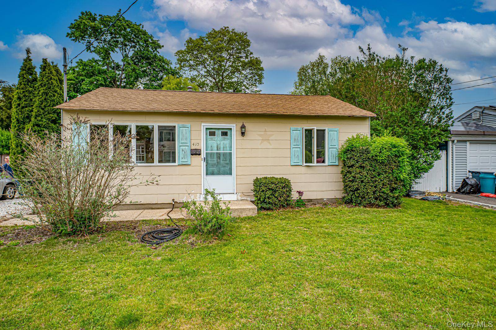 410 3rd AVE, East Northport, NY 11731