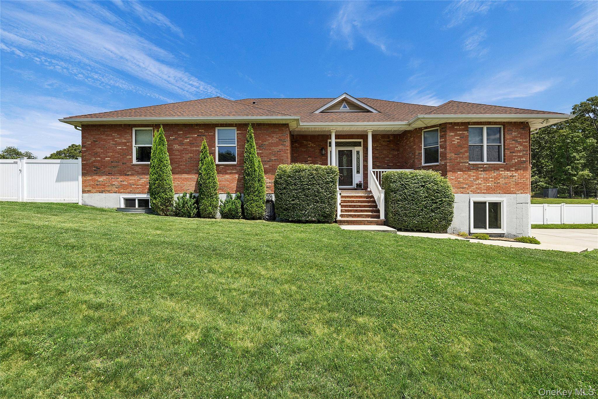 52 Mastro RD, Calverton, NY 11933