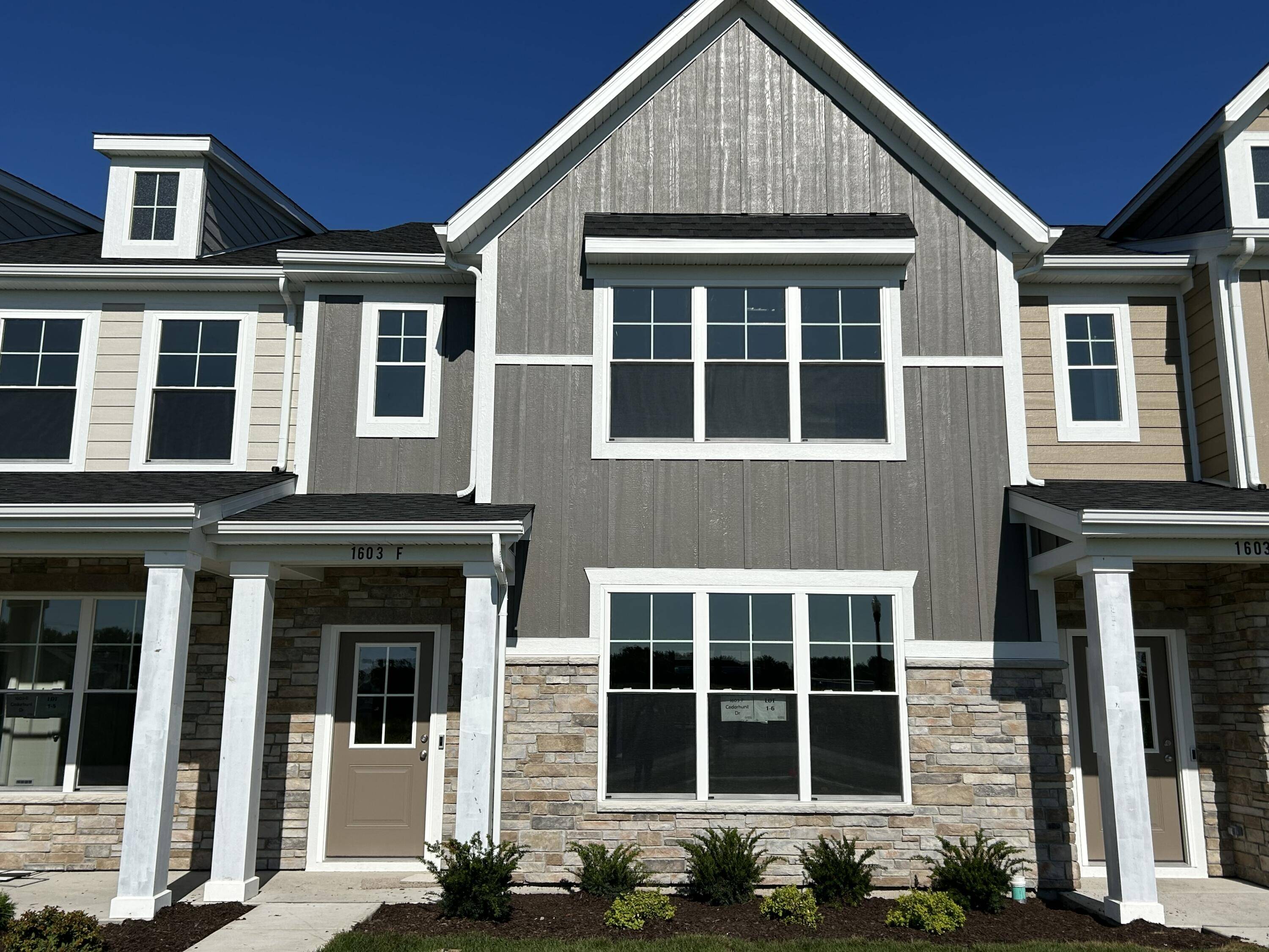 1603 Parkside Lane #F, Dyer, IN 46311