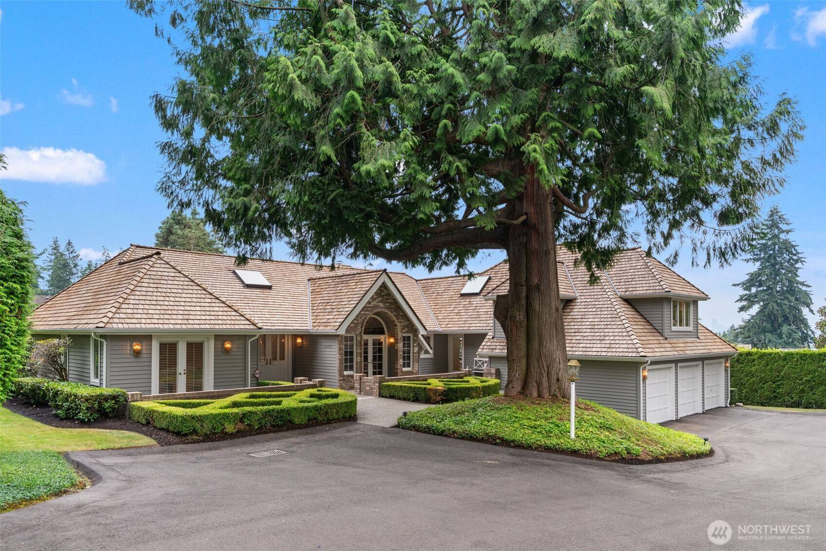 2055 94th AVE NE, Clyde Hill, WA 98004
