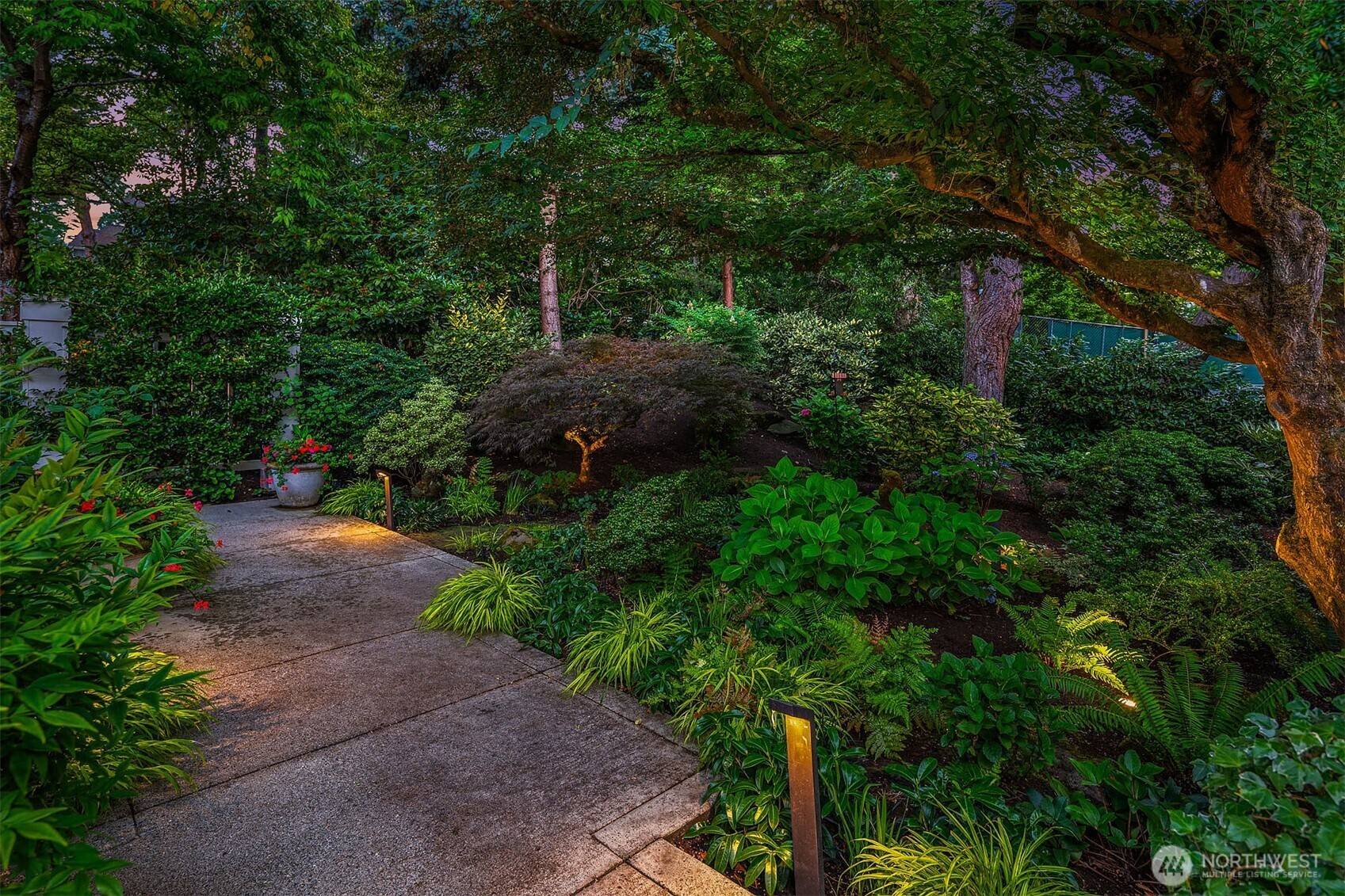 3135 Hunts Point Circle, Hunts Point, WA 98004