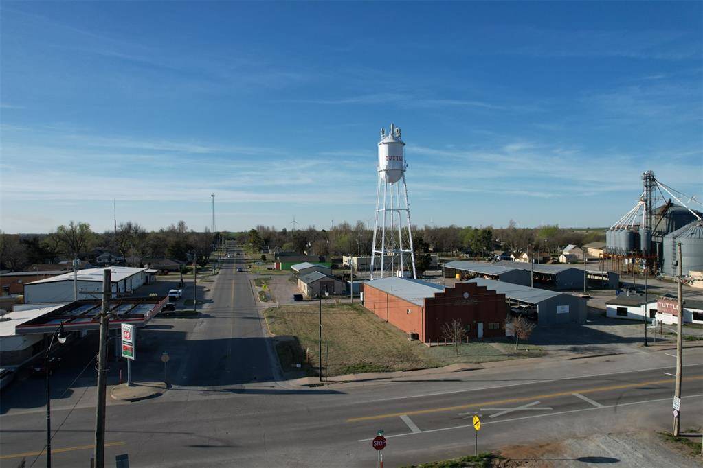 402 W Main Street HWY, Tuttle, OK 73089
