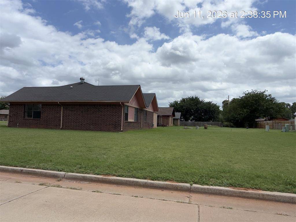 202 Redbud DR, Anadarko, OK 73005