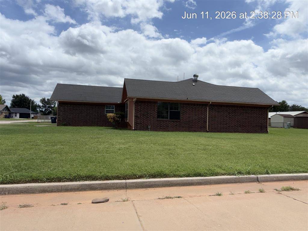 202 Redbud DR, Anadarko, OK 73005