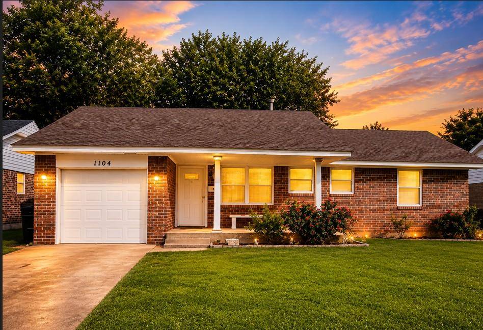 1104 N Gale AVE, Moore, OK 73160