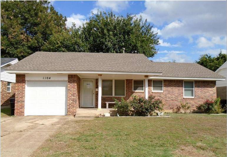 1104 N Gale AVE, Moore, OK 73160