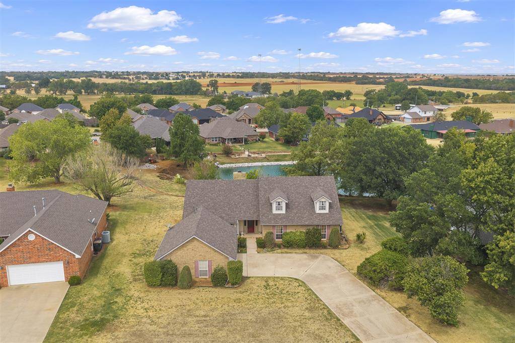 2202 Lakewood DR, Chickasha, OK 73018
