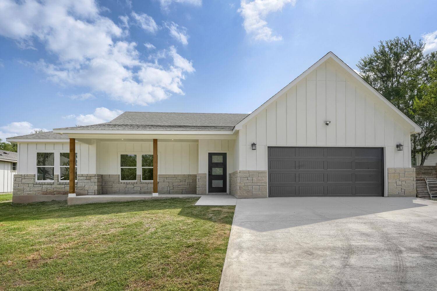 334 Nene LN, Bastrop, TX 78602
