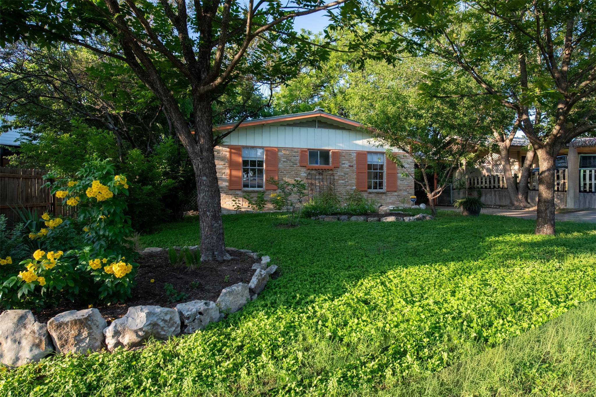 204 La Vista ST, Austin, TX 78704