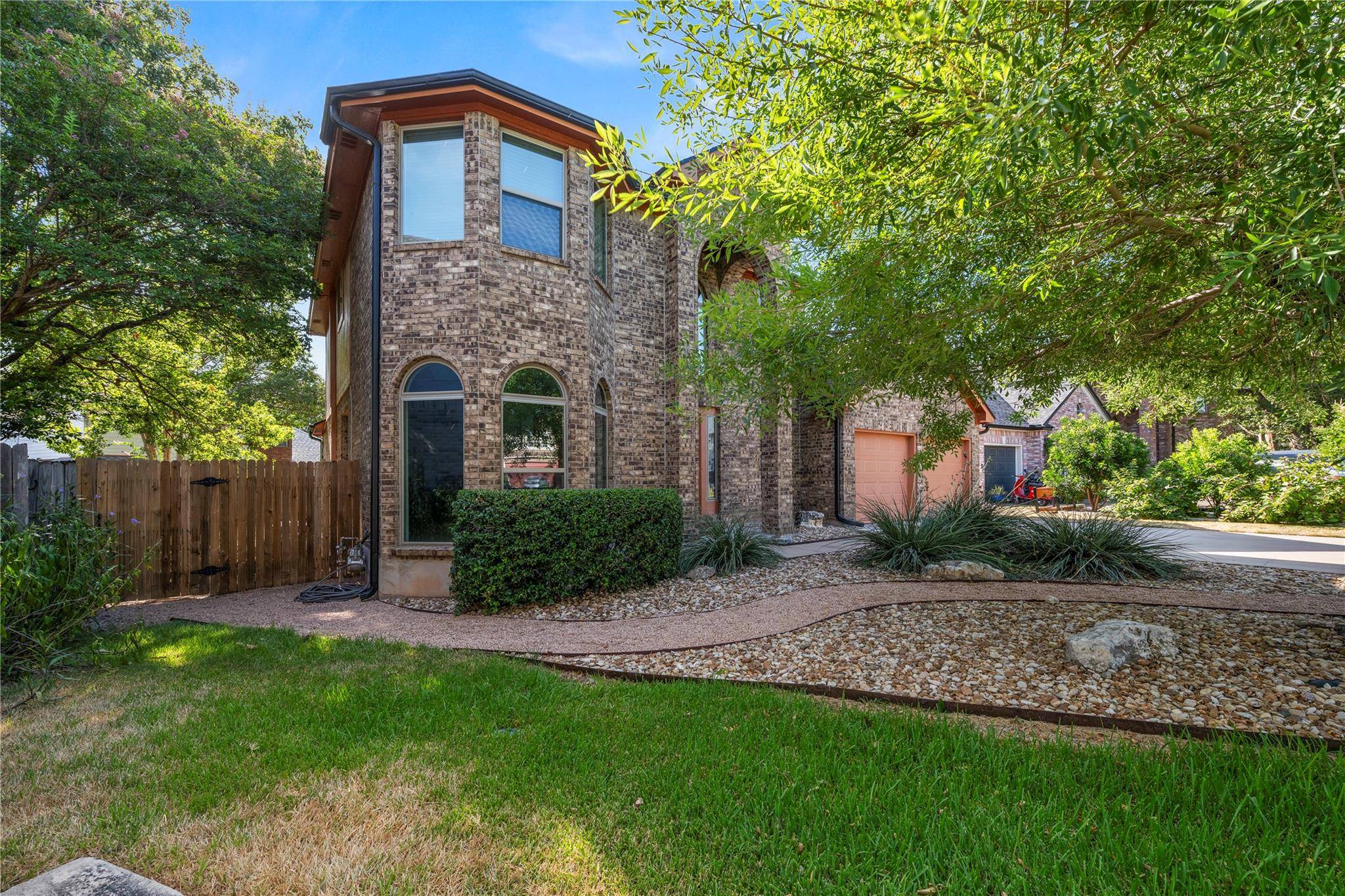 1203 Bobwhite CT, Round Rock, TX 78681