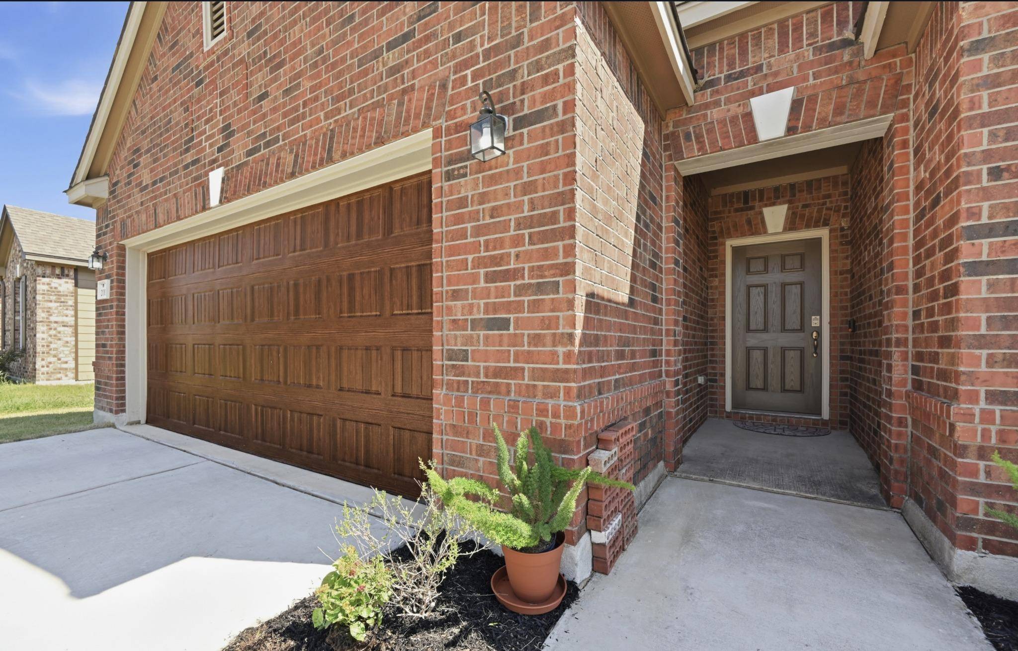 201 Connor Elkins DR, Kyle, TX 78640
