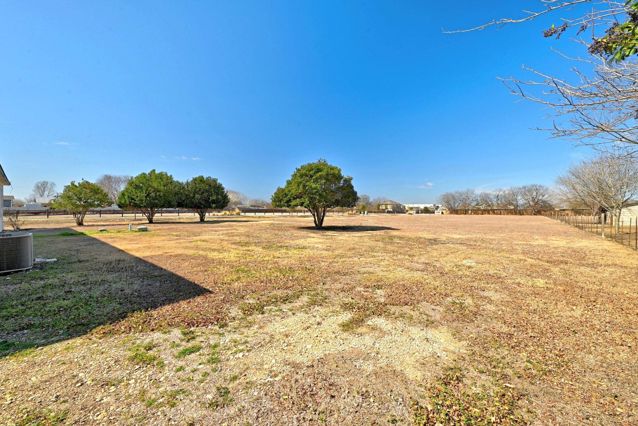 1437 Heidenreich LN, Uhland, TX 78640