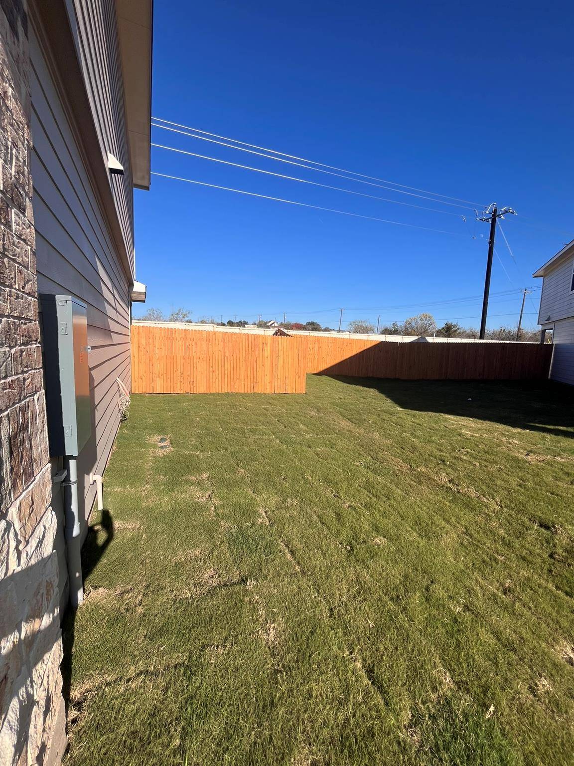 417 Lake Sweetwater LN, Buda, TX 78610