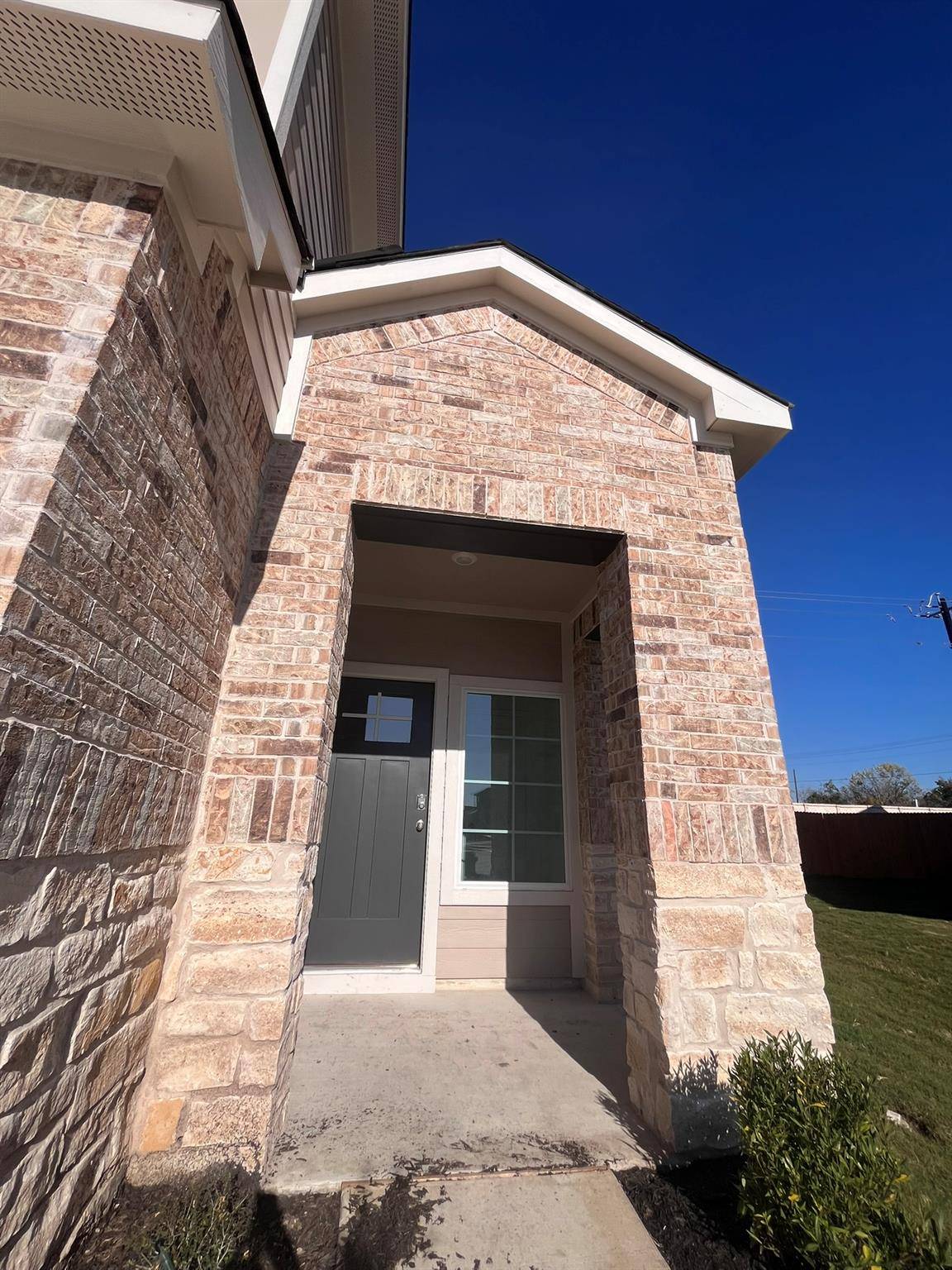 417 Lake Sweetwater LN, Buda, TX 78610
