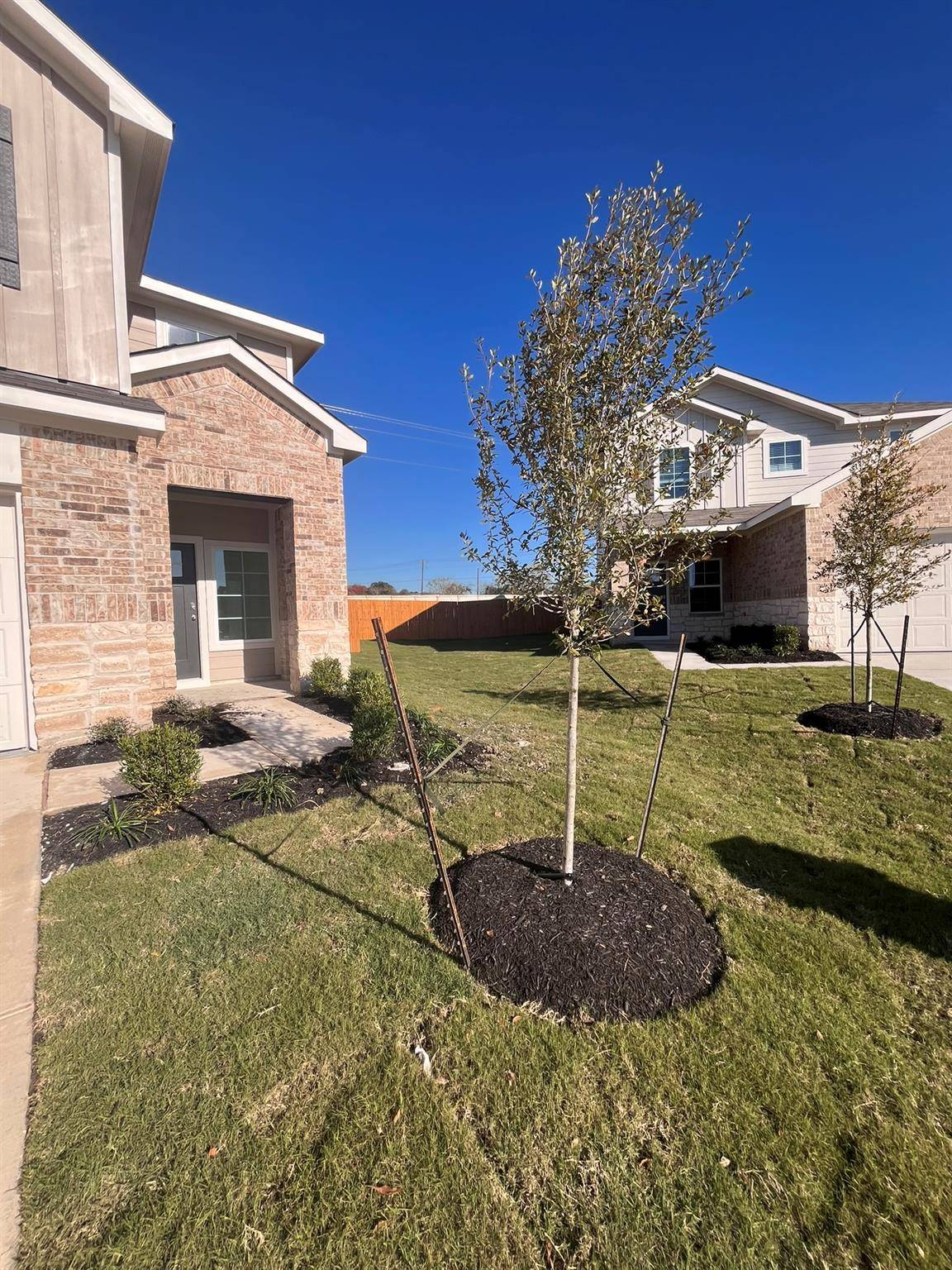 417 Lake Sweetwater LN, Buda, TX 78610