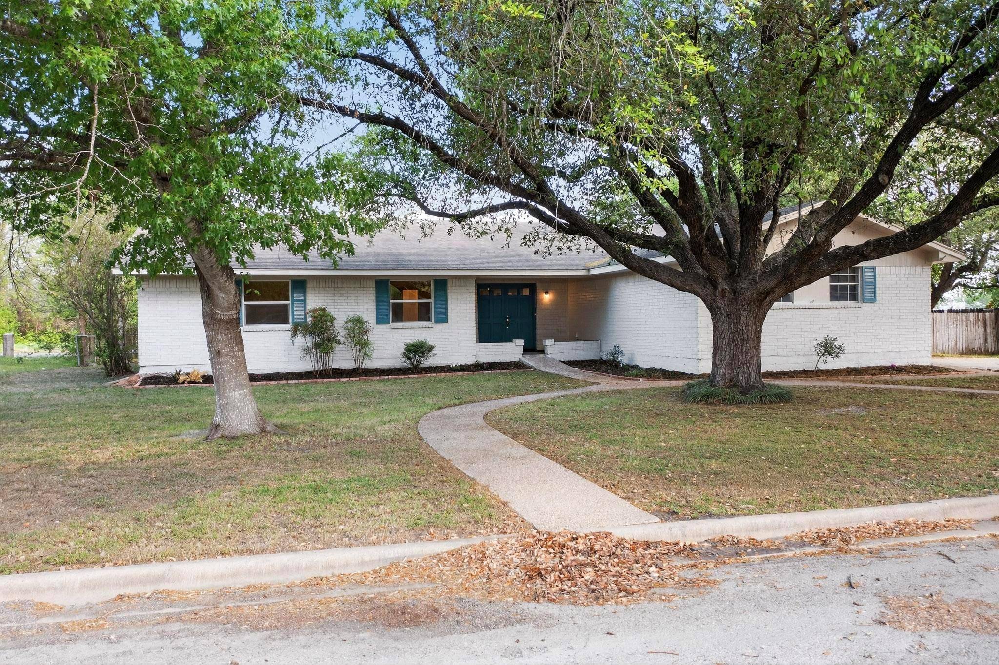 812 George ST, Taylor, TX 76574