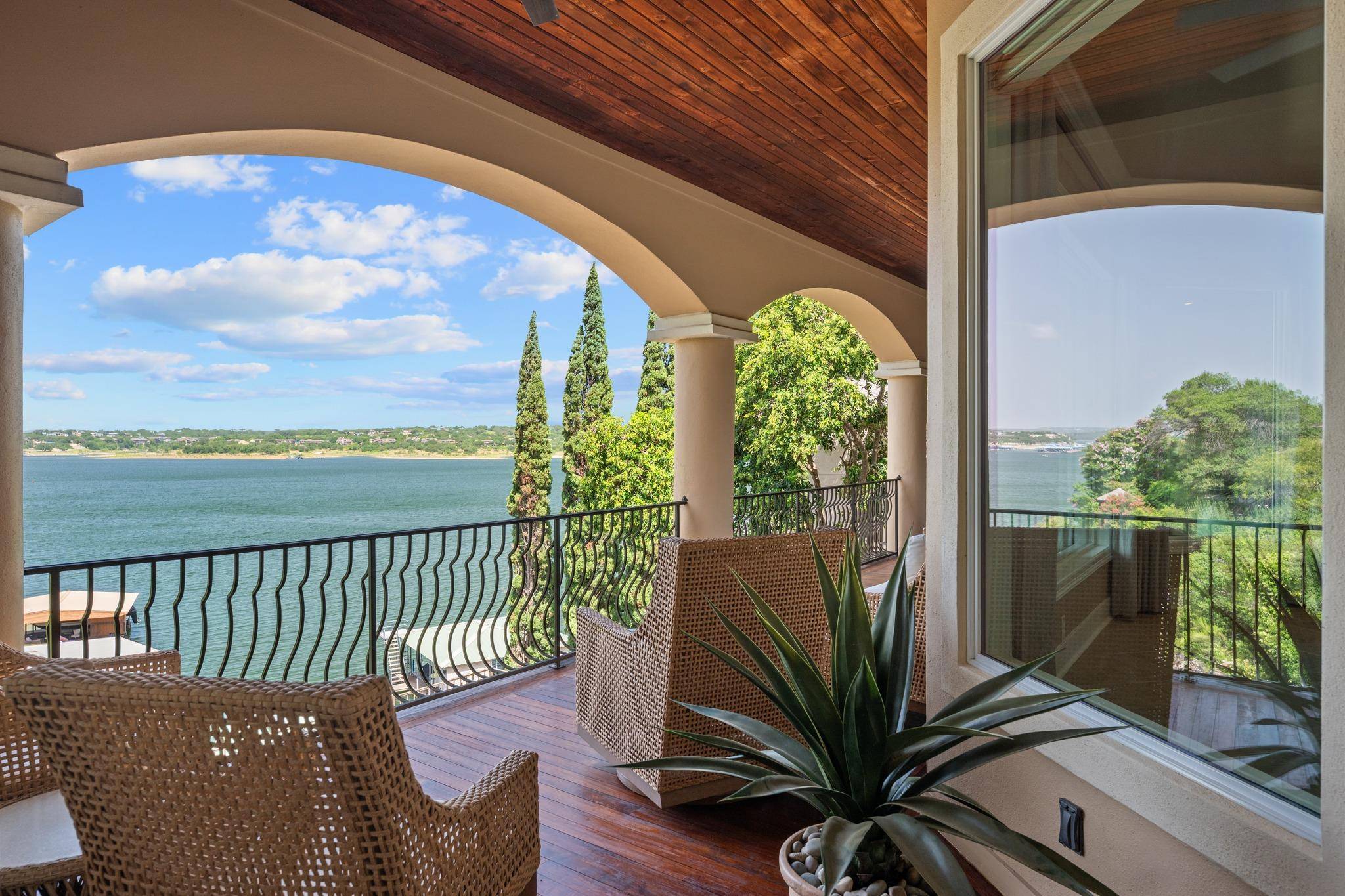 107 Edgewater CV, Lakeway, TX 78734