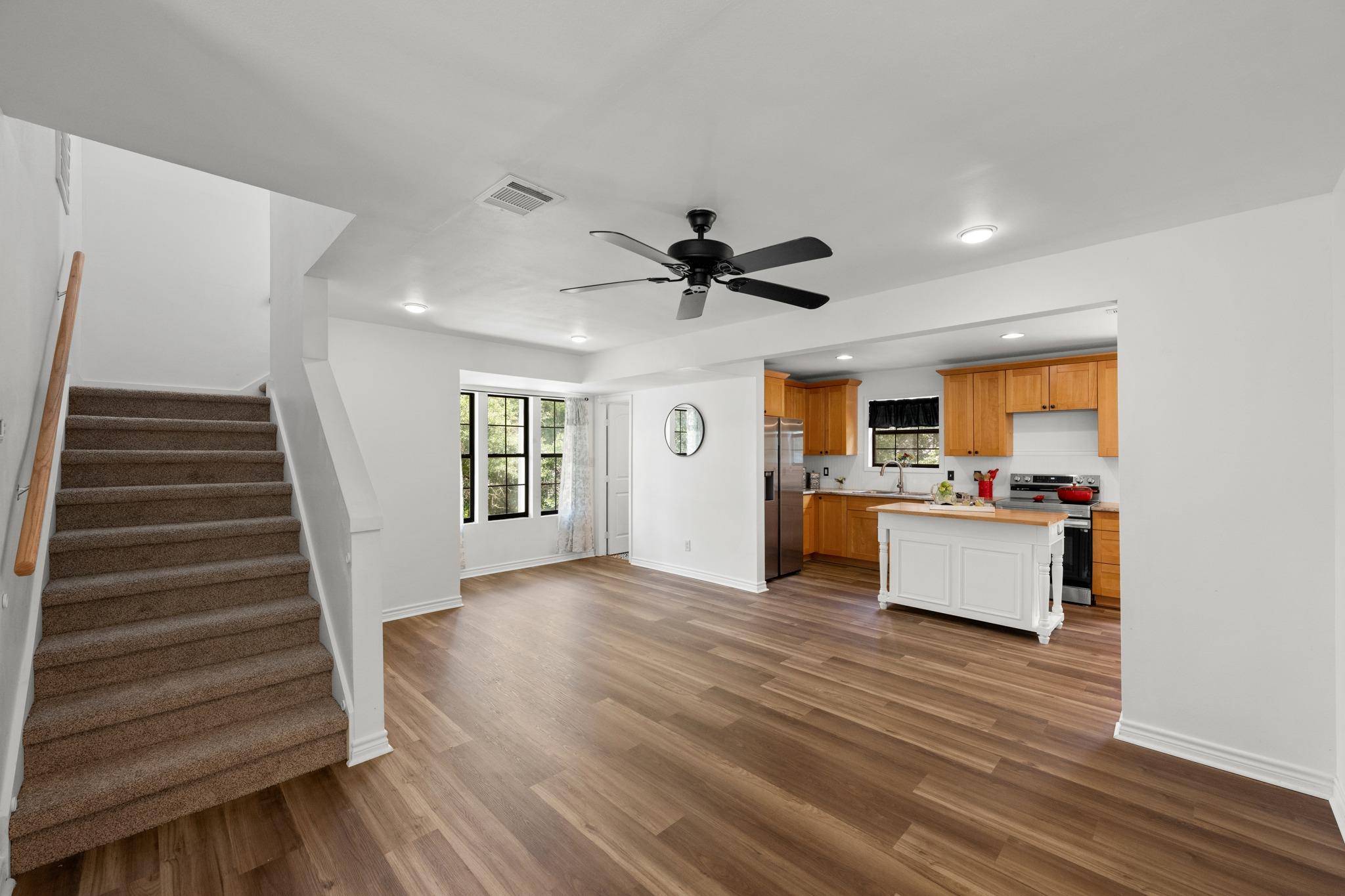 6 Basswood CIR, Wimberley, TX 78676