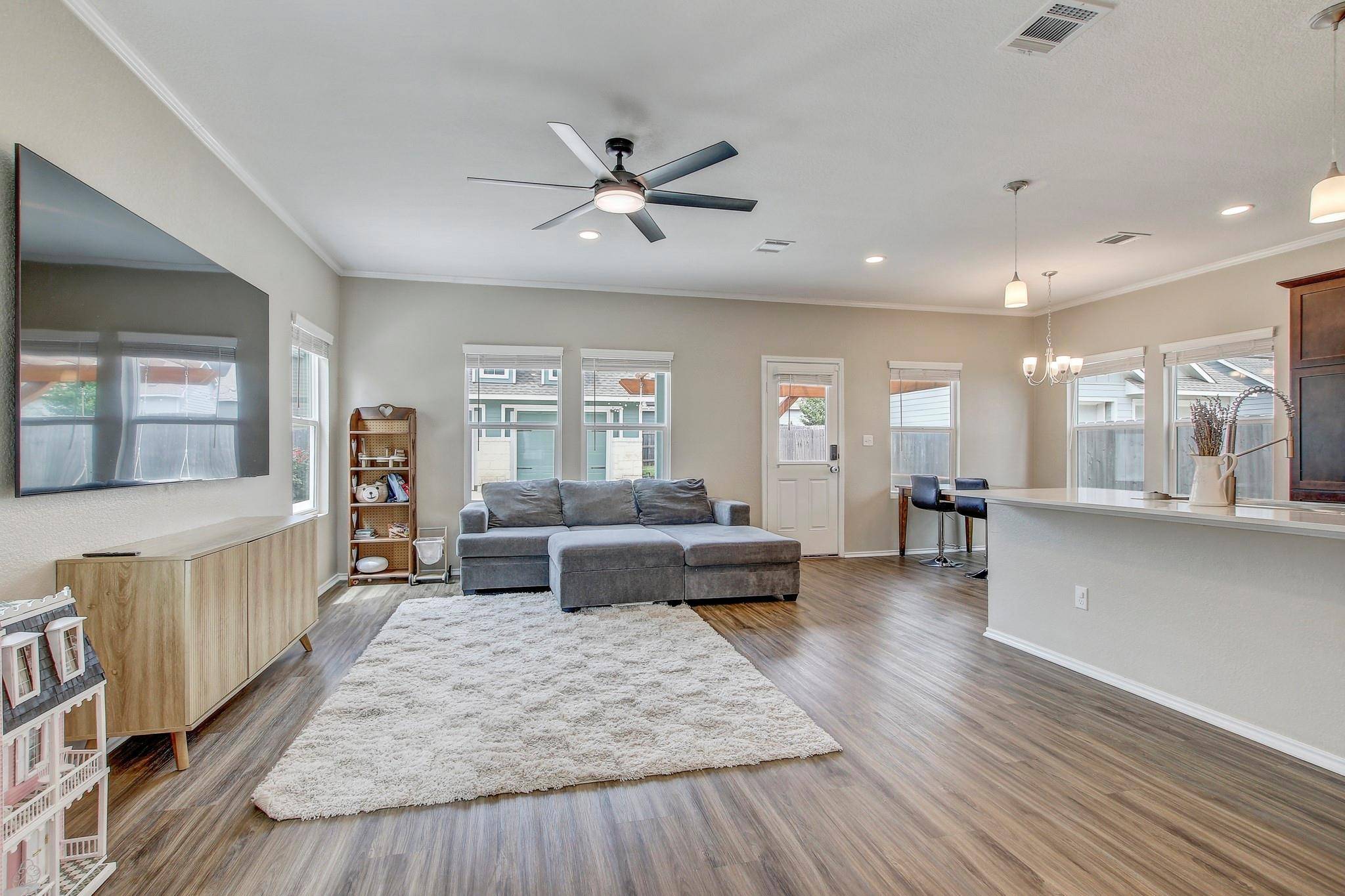 1449 Weatherford LN, Leander, TX 78641