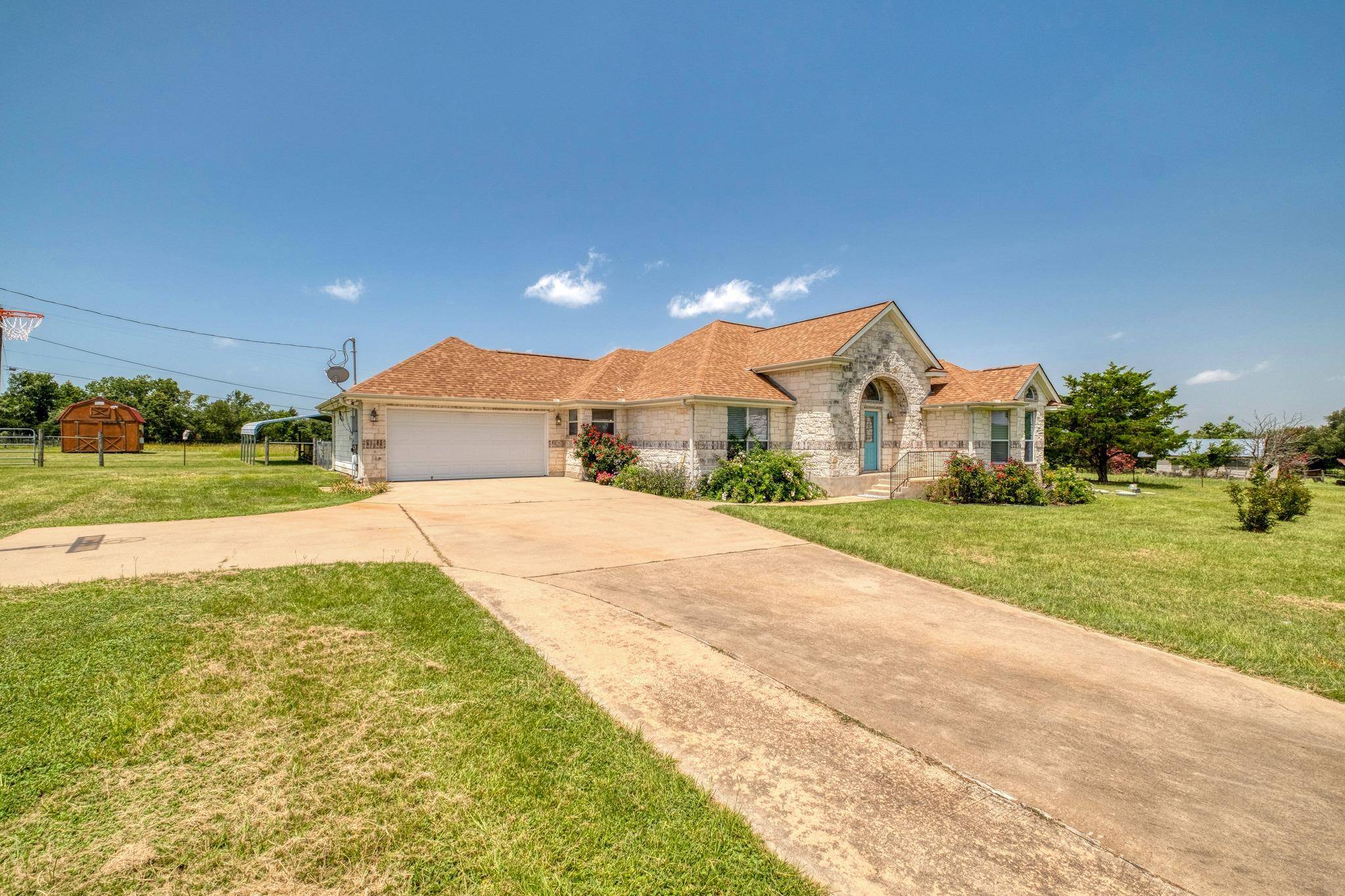 341 Brown RD, Mcdade, TX 78650