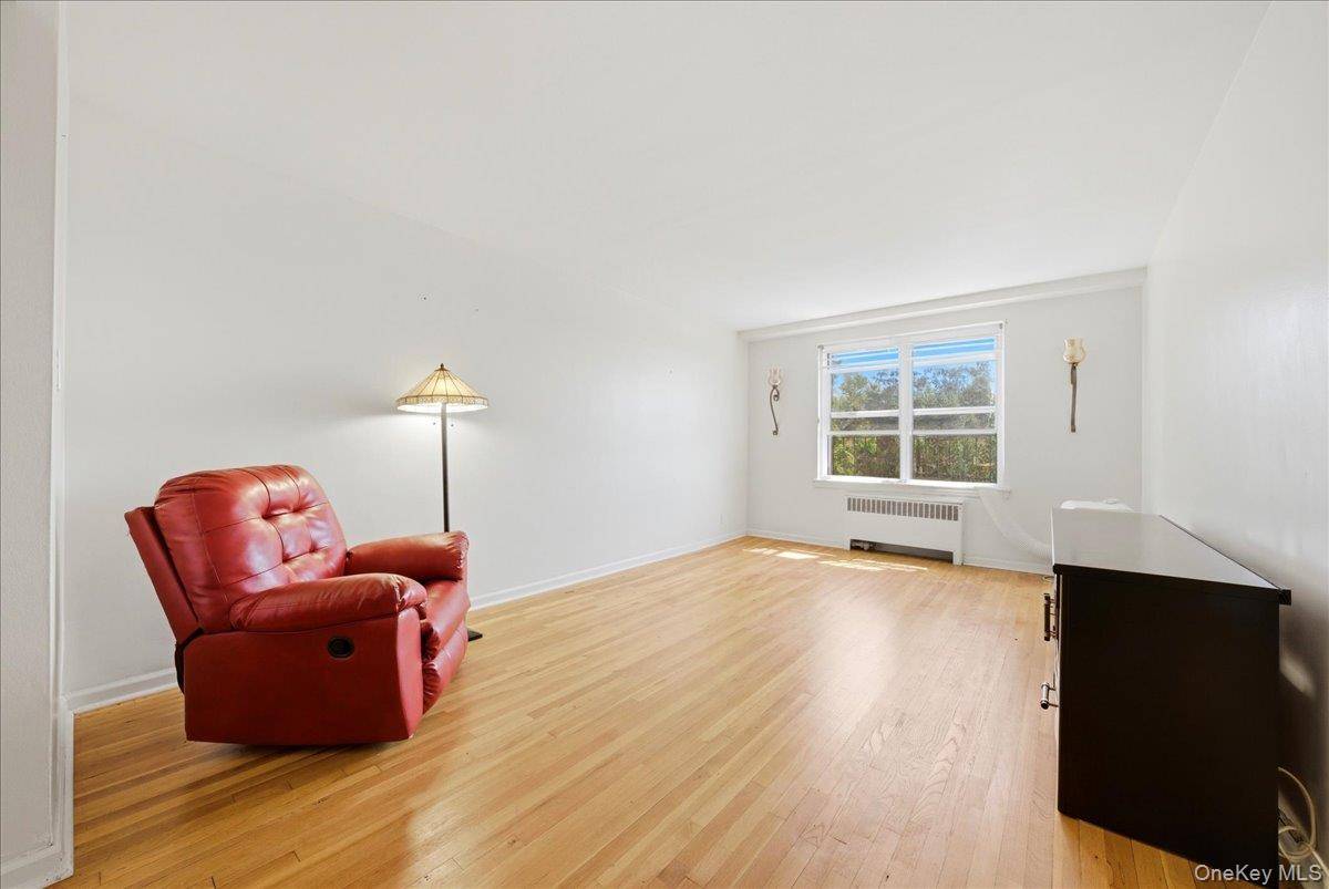 2080 Barnes Avenue Barnes AVE #3B, Bronx, NY 10462