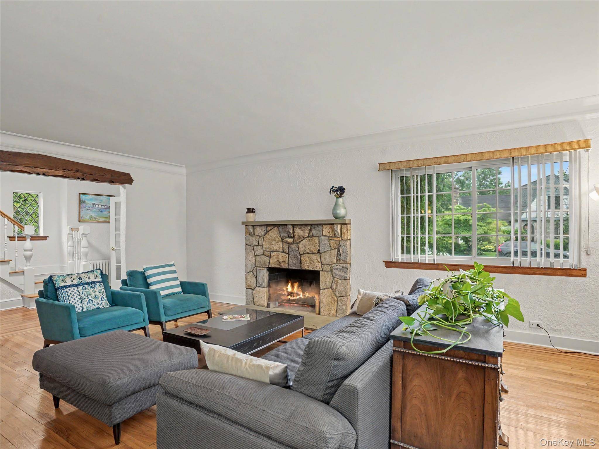 7 Huntwood PL, Mount Vernon, NY 10552