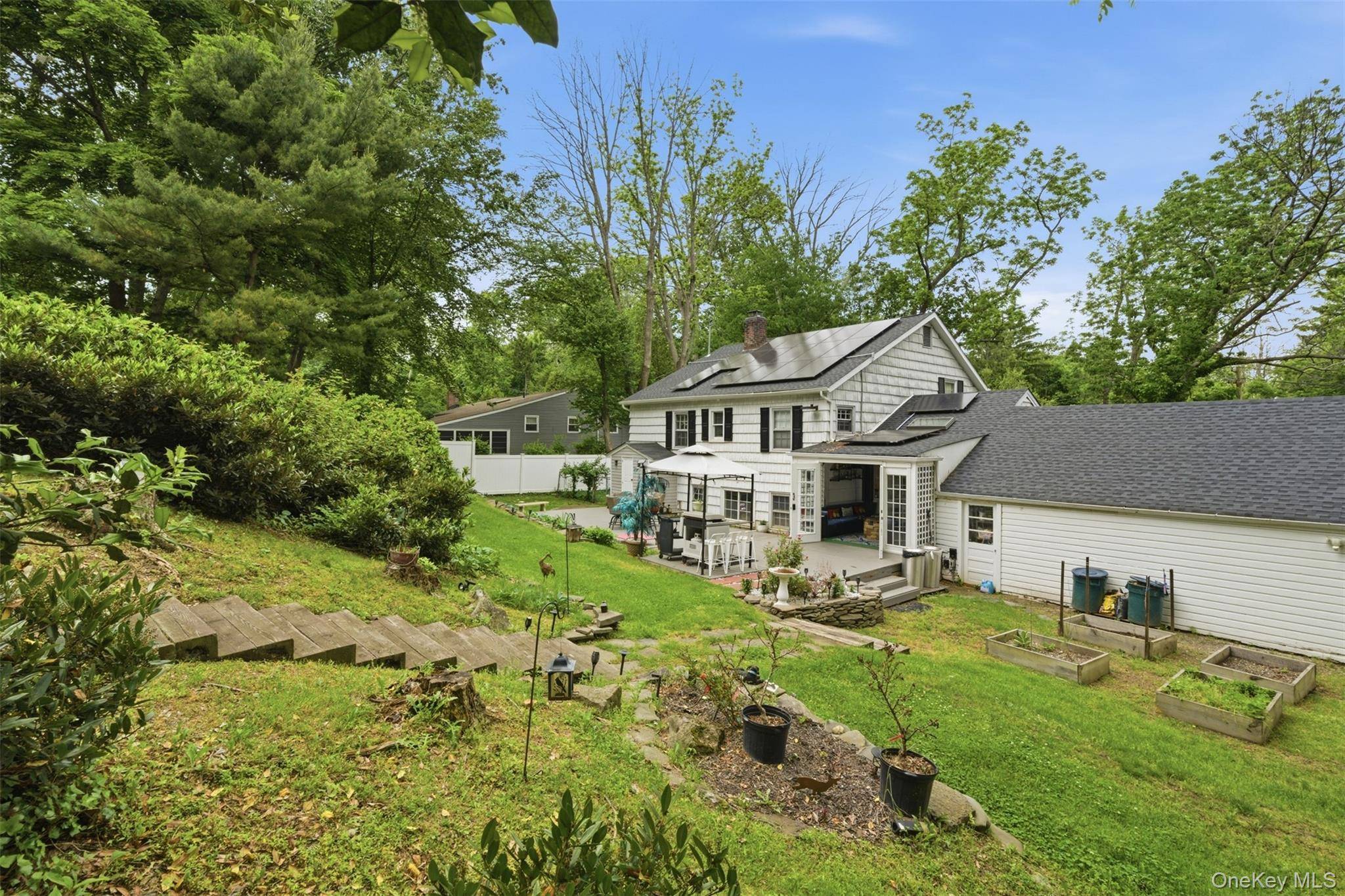 10 Tanyard LN, Huntington, NY 11743